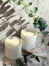 Load image into Gallery viewer, Candle Mieka White Large 500g