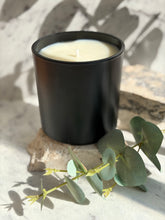 Load image into Gallery viewer, Candle Mieka Black Large 500g
