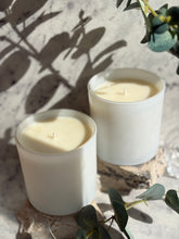 Load image into Gallery viewer, Candle Mieka White Large 500g
